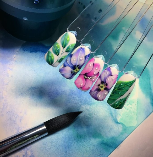 Акварель на ногтях