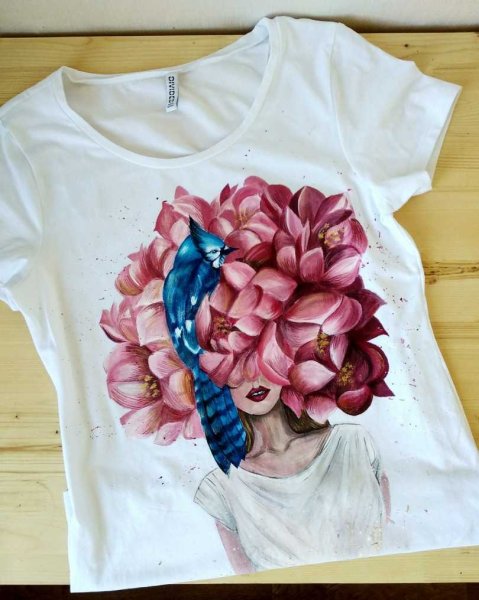 Цветы на футболке акриловыми красками