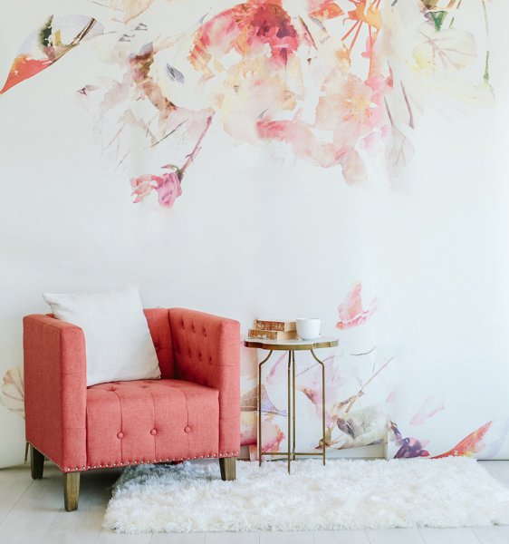 Акварельные цветы на стене