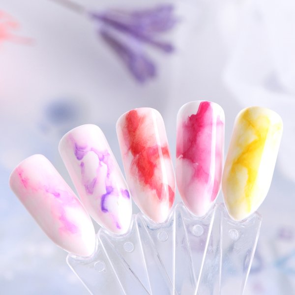 Рисунки акварелью на ногтях