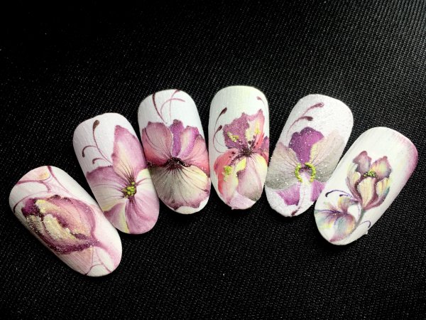 Цветы на ногтях акварельными красками