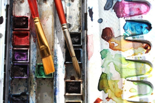 Кисти и краски