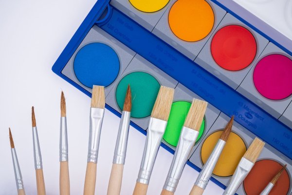 Краски и кисти для рисования