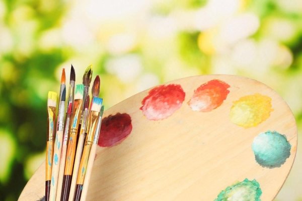 Краски с кисточкой