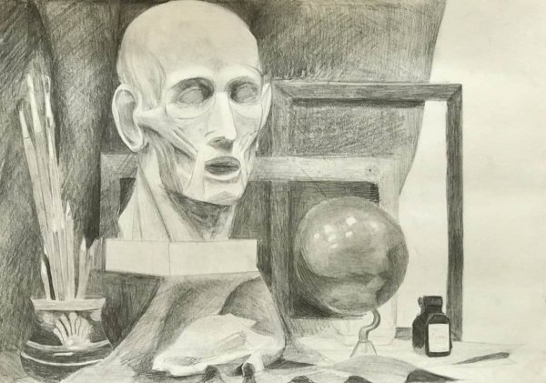 Натюрморт с гипсовой головой карандашом
