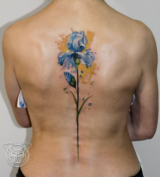 Тату акварель цветы на спине
