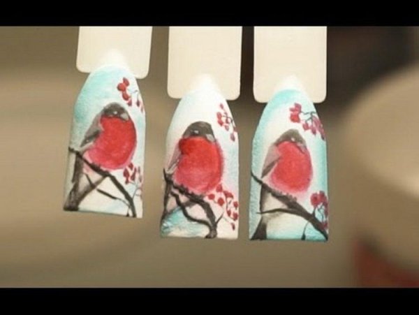 Новогодний маникюр акварелью