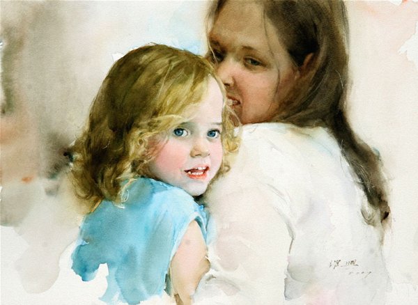 Мама обнимает сына