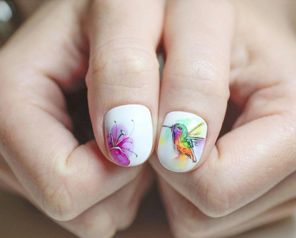 Летний маникюр акварель