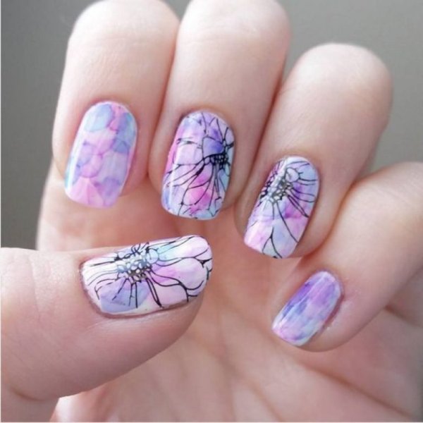 Маникюр с эффектом акварели