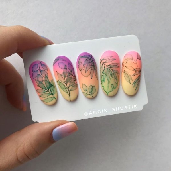 Необычная акварель на ногтях