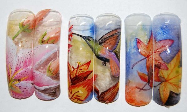 Кленовый лист на ногтях