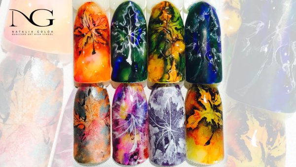 Маникюр с листьями клена