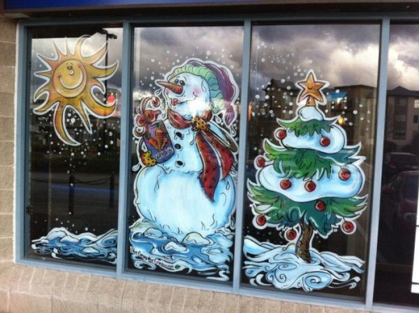 Новогодние рисунки на окнах