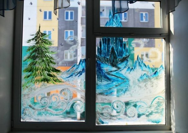 Украсить окна к новому году красками