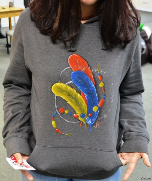 Толстовка с вышивкой