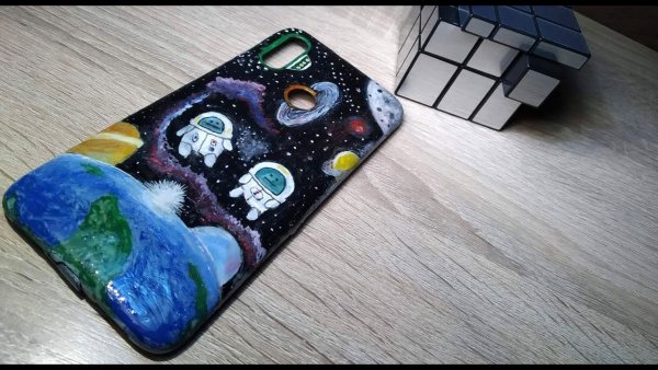 Чехол с облаками акрил