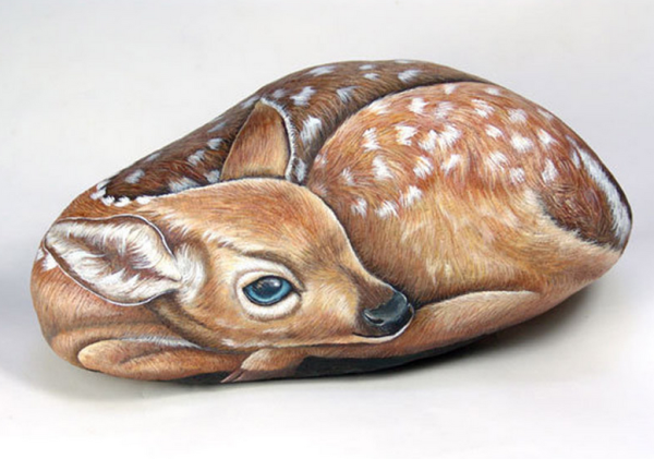 Рыбки на камнях рисование