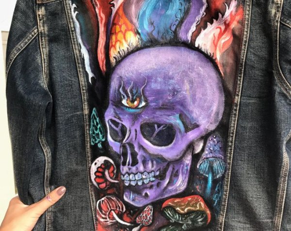 Череп на джинсовке