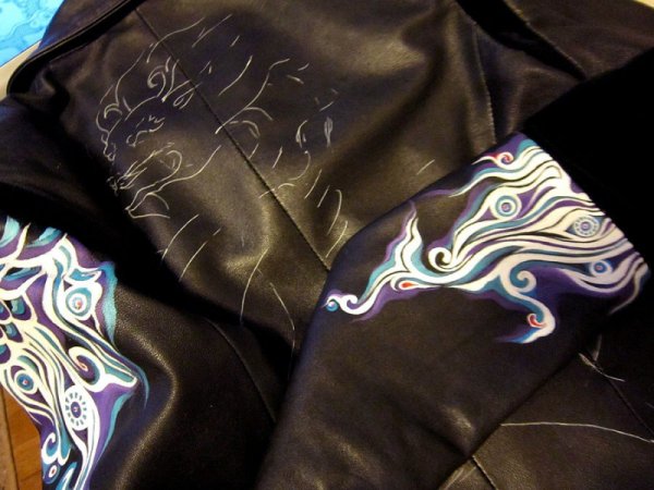 Роспись кожаной куртки акриловыми красками