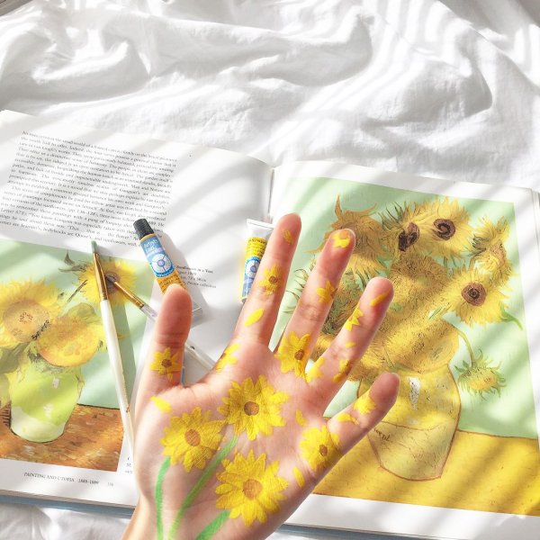 Руки в краске Эстетика художника