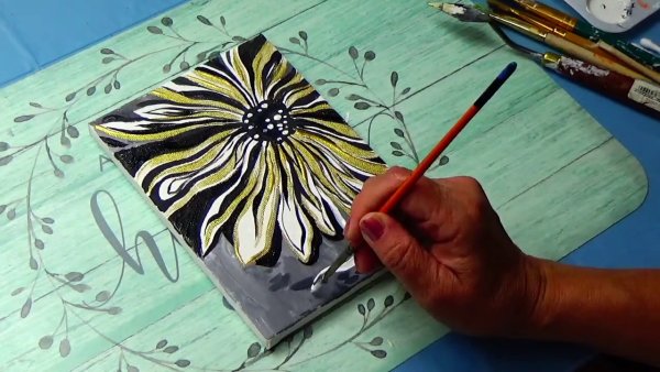 Рисование золотым акрилом