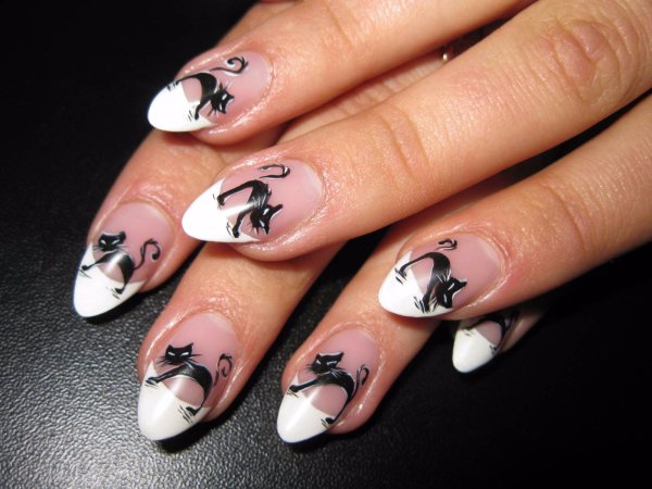 Маникюр с фиалками