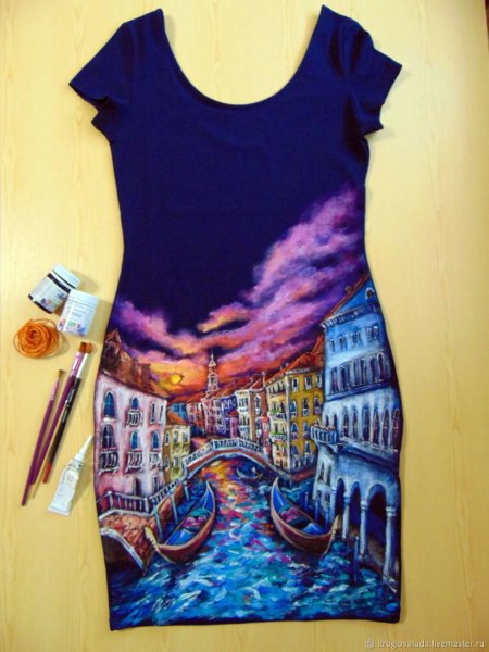 Девушка в платье акварель