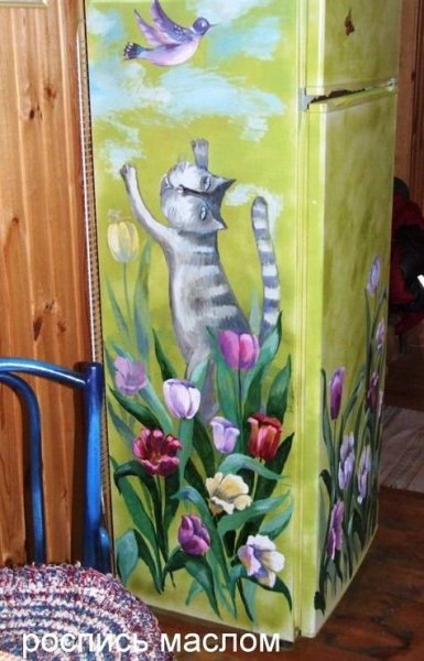 Разрисованный холодильник