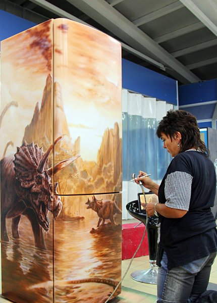 Роспись холодильника акриловыми красками