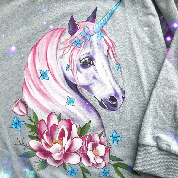 Акриловыми красками единорожку