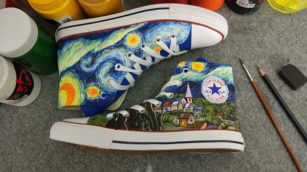 Роспись сапог акриловыми красками