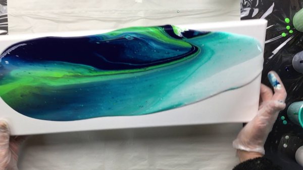 Рисунки глянцевым акрилом