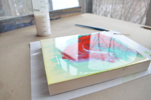 Глянцевый акрил на бумаге