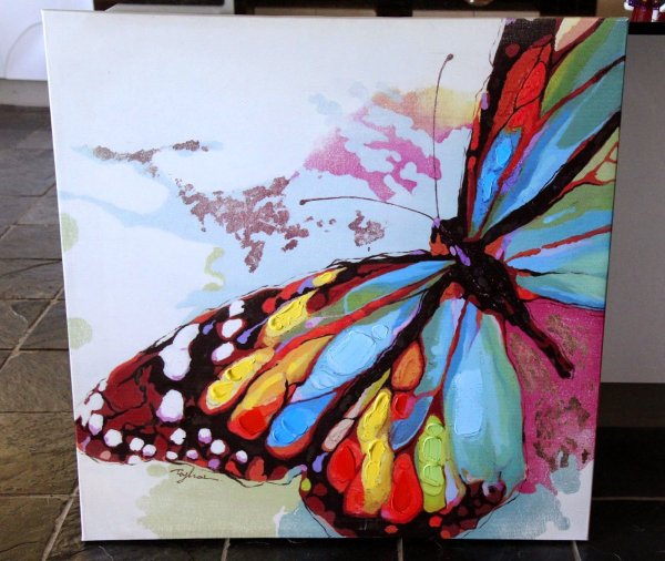 Бабочка акриловыми красками на холсте