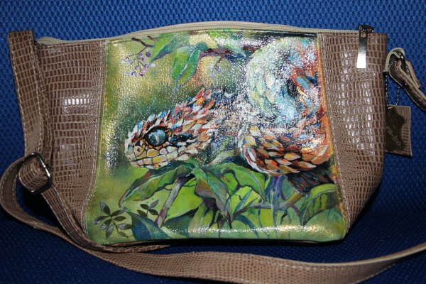 Роспись кожи акриловыми красками