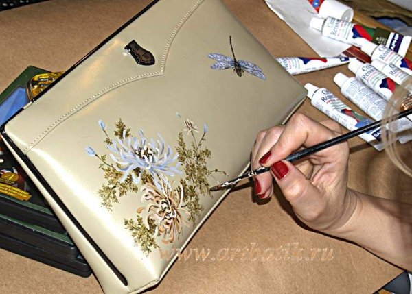 Роспись акриловыми красками по искусственной коже