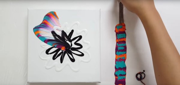 Рисование цепочкой акриловой краской