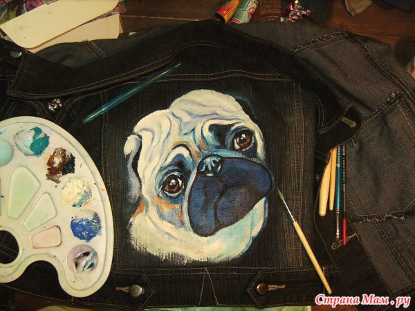 Разрисованный портфель акрилом