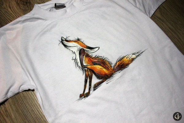 Абстрактный рисунок на футболке акриловыми красками