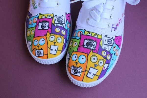 Разрисовать детские кеды