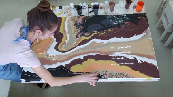 Рисование жидким акрилом в технике флюид арт