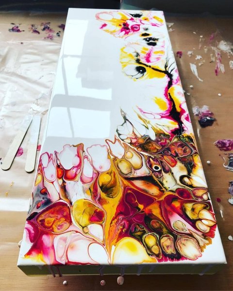 Акриловая заливка на холсте