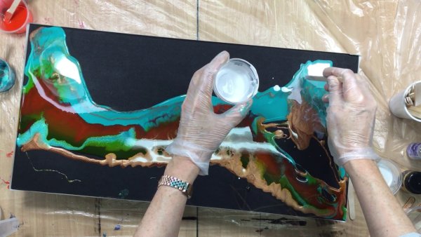 Рисование жидким акрилом на холсте