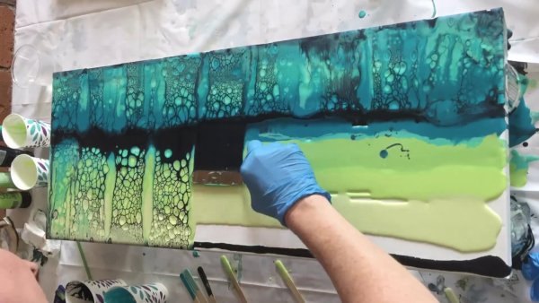 Заливка акриловыми красками