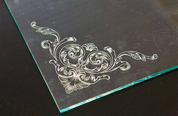 Лазерная гравировка на стекле