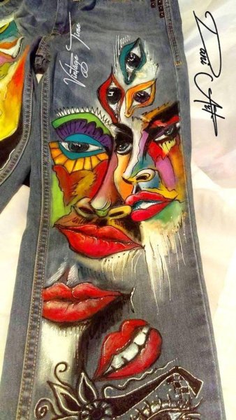 Цветы на джинсах акриловыми красками