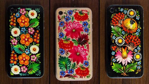 Чехол с русской народной росписью