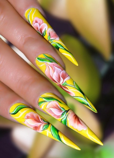 Акриловые ногти с цветами