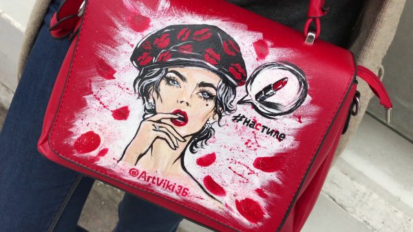 Роспись красной сумки